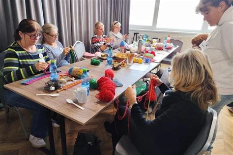 Ukážky ručných prác seniorov z Senca