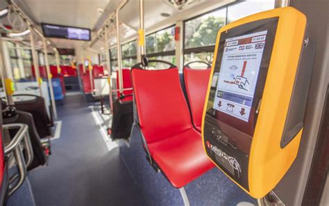Pohodlný autobus pre seniorov na zájazde