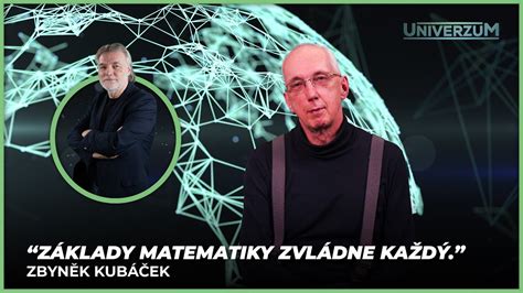 Starší vysokoškolský učiteľ pri odovzdávaní vedomostí študentom