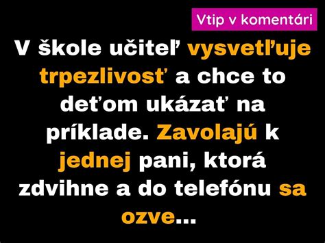 Učiteľ vysvetľuje žiakom pomocou textových pomôcok