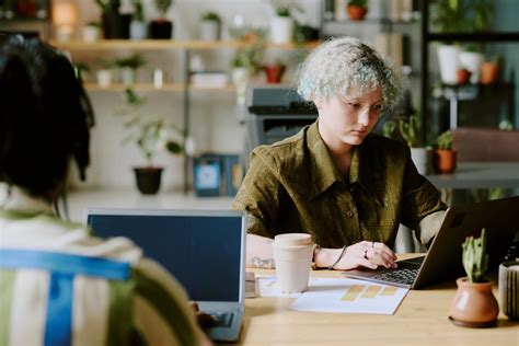 Ilustračná fotografia ľudí na pracovnom pohovore