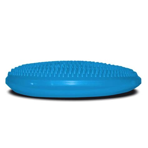 Hokejista trénujúci rovnováhu na balance boarde