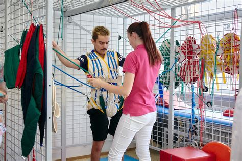 Pacienti rôznych vekových kategórií pri rehabilitácii