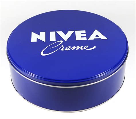 Modrá dóza NIVEA Creme a jej historická žltá verzia