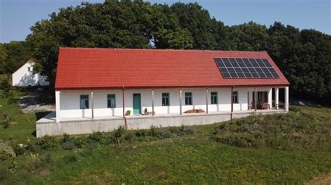 Rodinný dom s fotovoltaickými panelmi a zateplením