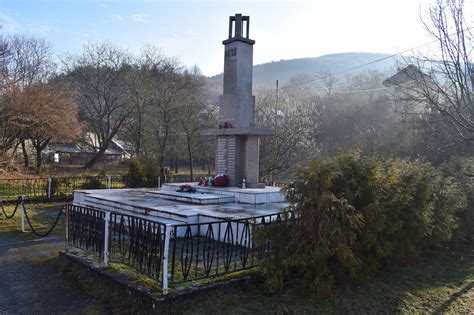 Pamätník venovaný obetiam leteckej katastrofy v Hejciach