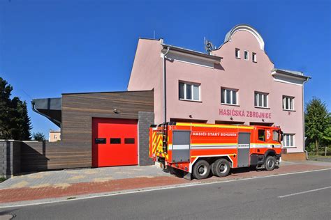 Zobrazenie kúpeľného prostredia s historickou budovou a parkom