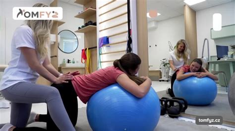 Pacientka na rehabilitačnom cvičení s fyzioterapeutkou