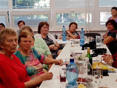 Fotografia: Seniori na spoločenskej akcii v dennom centre