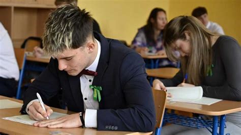 Študenti počas odborného vzdelávania