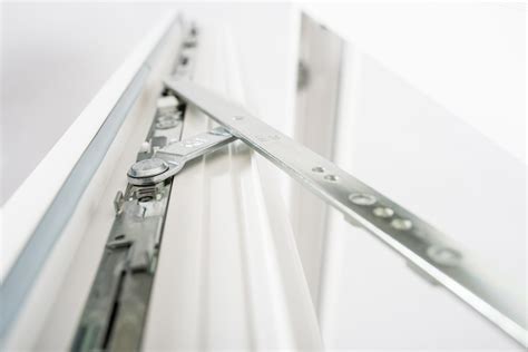 Detail kovania na plastovom okne
