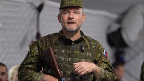 vojak v uniforme