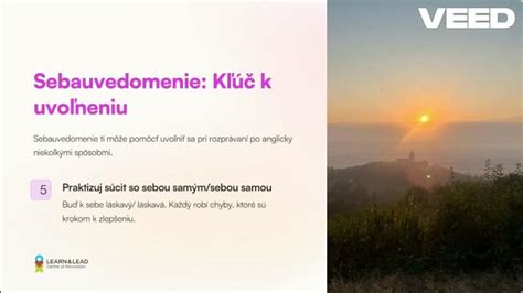 Dievča sa usmieva pri rozprávaní po anglicky