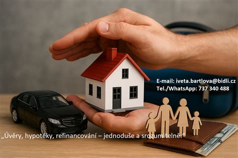 Rodina pri počítači rieši finančné otázky hypotéky