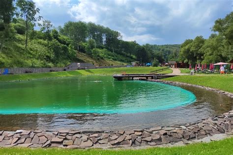 Biokúpalisko s prírodným filtračným systémom a relaxačnou zónou