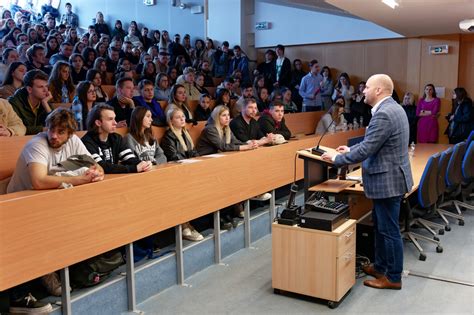 Zamestnanci Prešovskej univerzity na stretnutí s rektorom