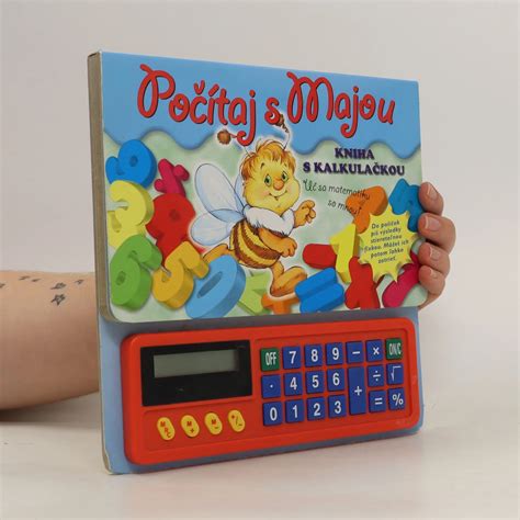 Dôchodca s kalkulačkou, počítajúci si splátky