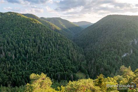 Panoramatický pohľad z Tomášovského výhľadu