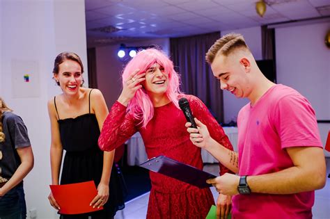 Študenti na stužkovej slávnosti