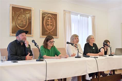 Slovenská legislatíva pre sociálne služby