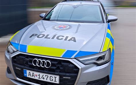 Policajné auto v Spišskej Novej Vsi