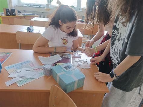 Žiaci základnej školy zapojení do dobrovoľníckych aktivít