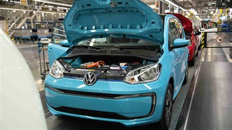 Finančné benefity a priemerné mzdy vo Volkswagen Slovakia