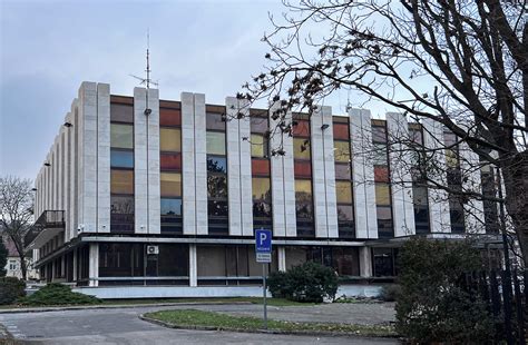Porovnanie podmienok bývania v marginalizovaných rómskych komunitách a celkovej populácii