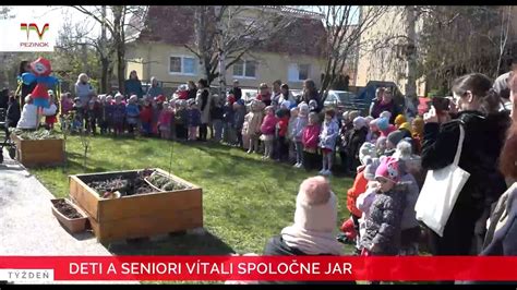 Deti a seniori spoločne pri hre