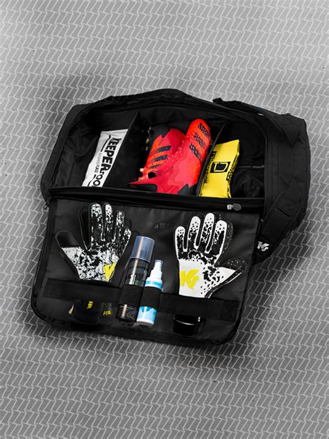 Vizualizácia aplikácie KEEPERsport Aqua Glue na brankárske rukavice