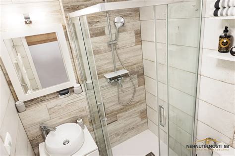 Detail bazénov v AQUA-VITAL Parku s výhľadom na prírodu