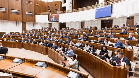 Slovenský parlament hlasuje o dôchodkoch