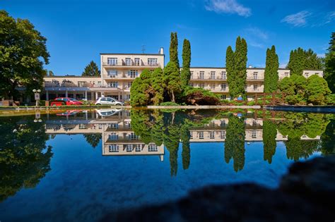 Letecký pohľad na areál Kúpeľov Sliač a hotel Palace
