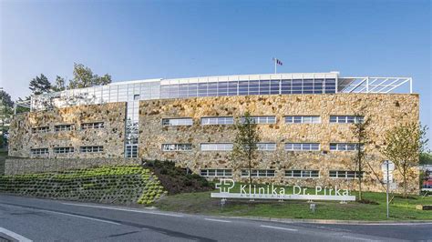 budova kliniky a rehabilitačné pracovisko