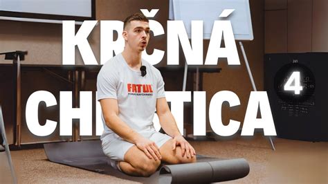 Seniori cvičiaci špirálnu stabilizáciu chrbtice