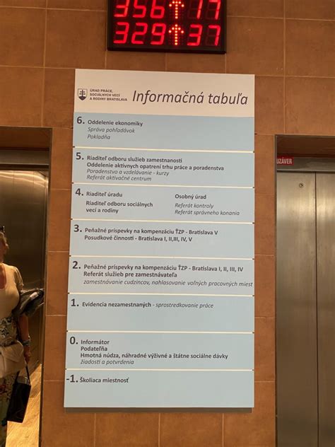 Ilustrácia ženy na úrade práce