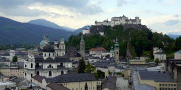 Panoramatický pohľad na Salzburg s hradom Hohensalzburg