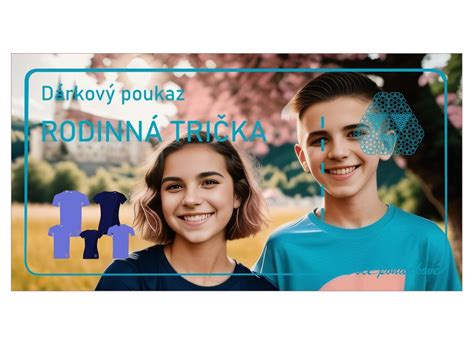 Zástupcovia obce odovzdávajú poukaz rodičom
