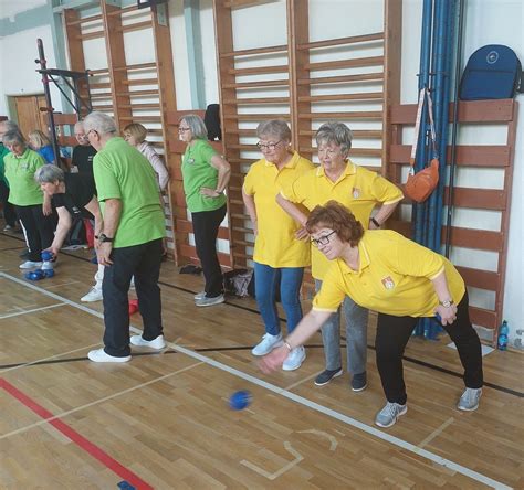 Seniori hrajúci curling