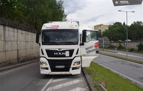 Kamionista za volantom nákladného vozidla