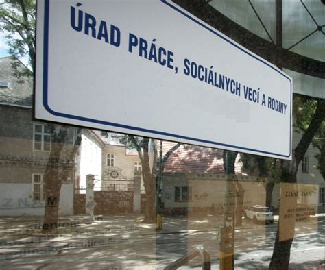 Absolventi a úrad práce
