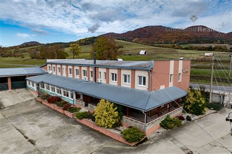 Exteriér budovy ÚPSVaR Bardejov