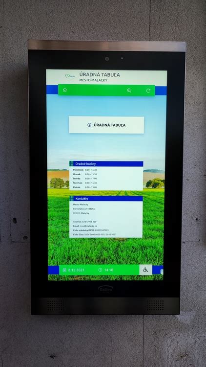 moderná elektronická tabuľa v klientskom centre
