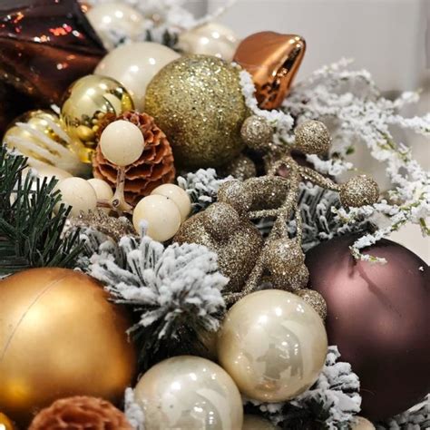 Charitatívny trh s vianočnými ozdobami