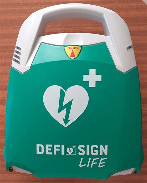 Použitie automatického externého defibrilátora (AED)
