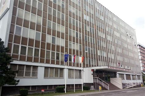 budova úradu práce v slovenskom meste