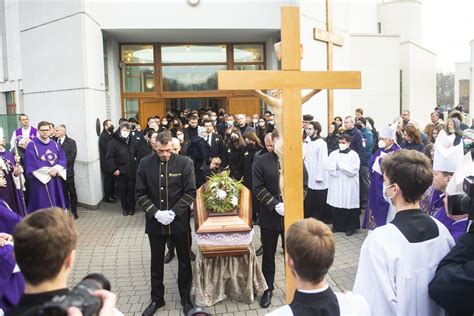 Ilustrácia obmedzení na pohrebe