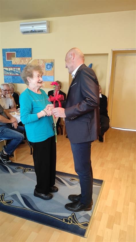 Stretnutie jubilantov v obradnej sieni mestského úradu v Brezne