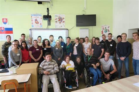 Študent s postihnutím sa učí v špeciálnej škole