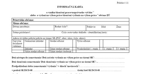 Zamestnankyňa vypĺňajúca formulár ÚPSVaR